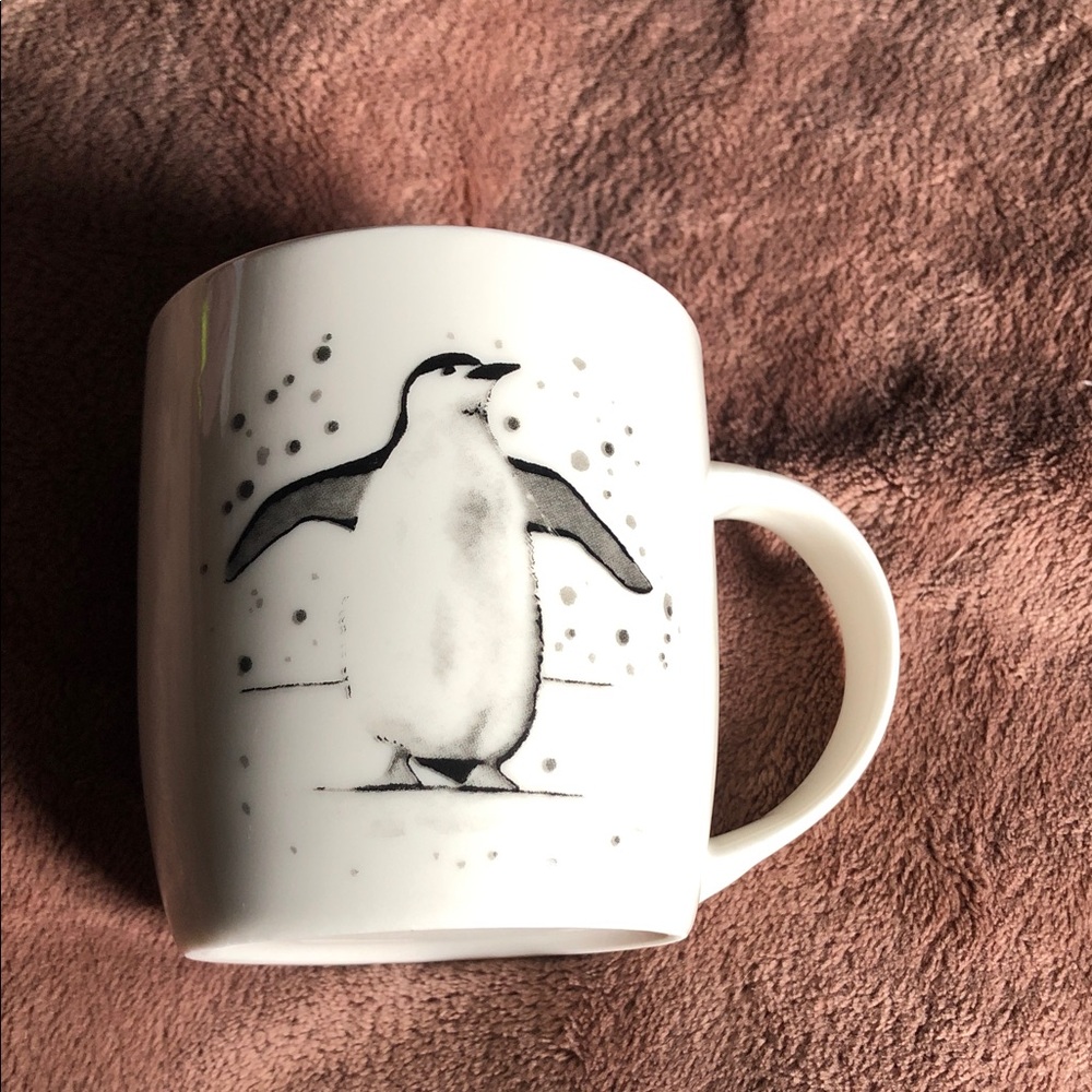 White Penguin Ceramic Coffee Mug - Classic Penguin Design euc